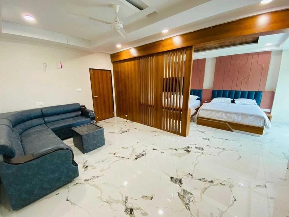 Super Townhouse Ambaji Formerly Hotel Kardhar Inn Екстериор снимка