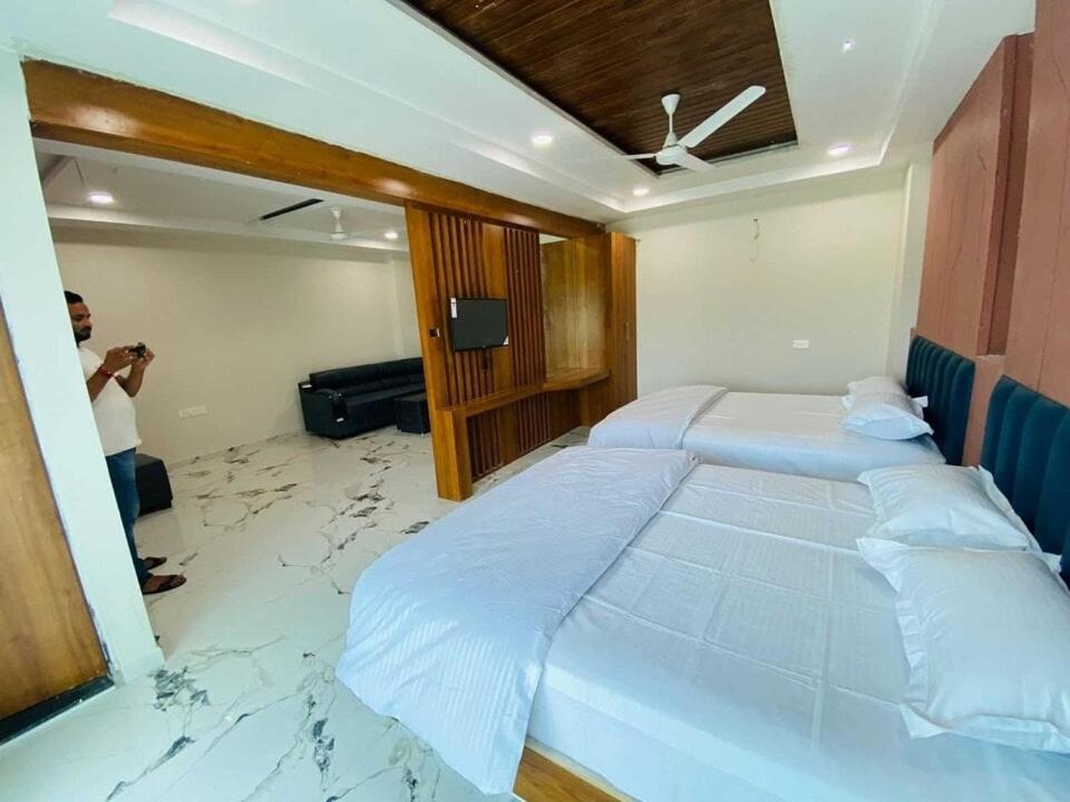 Super Townhouse Ambaji Formerly Hotel Kardhar Inn Екстериор снимка