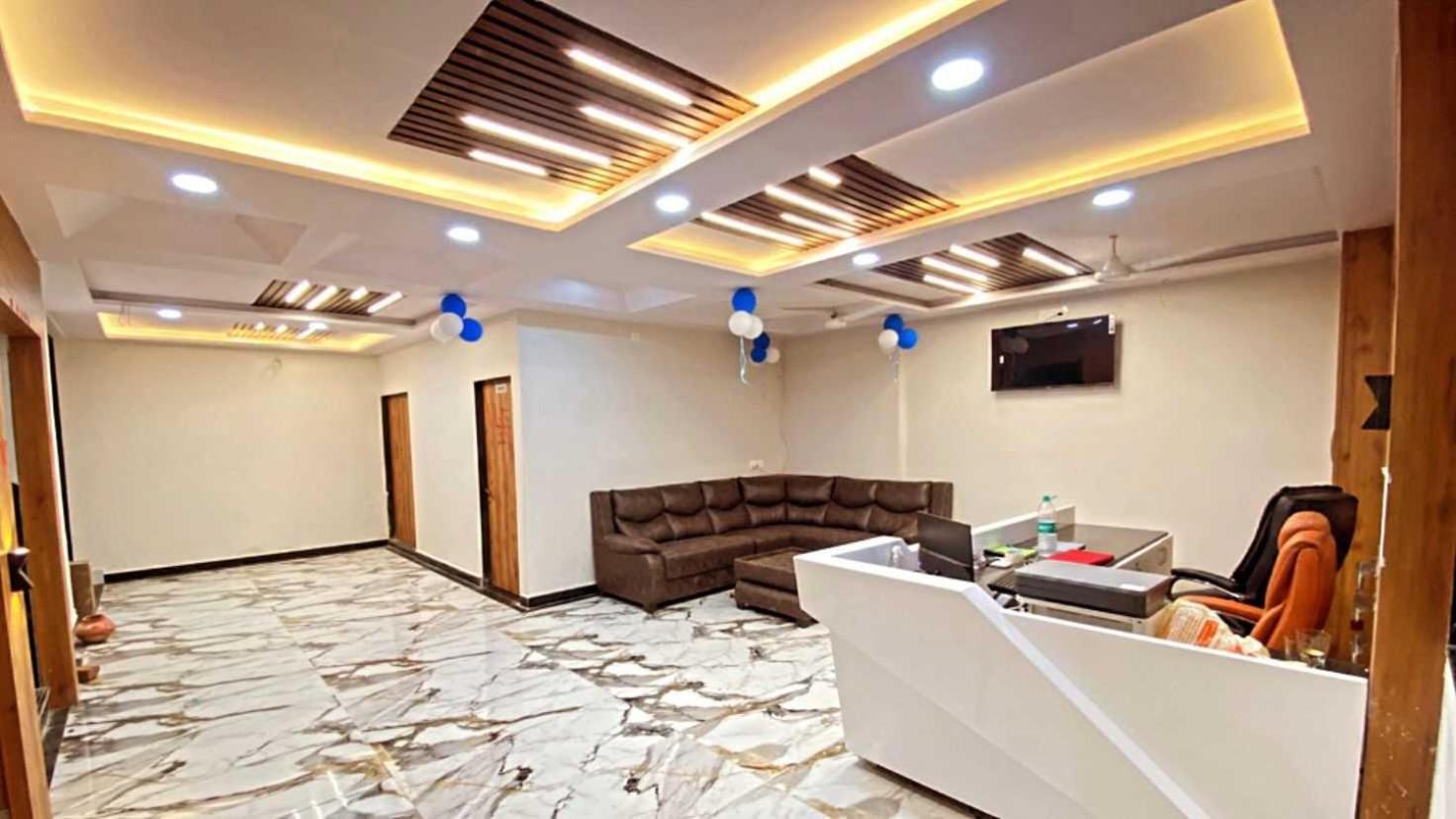 Super Townhouse Ambaji Formerly Hotel Kardhar Inn Екстериор снимка