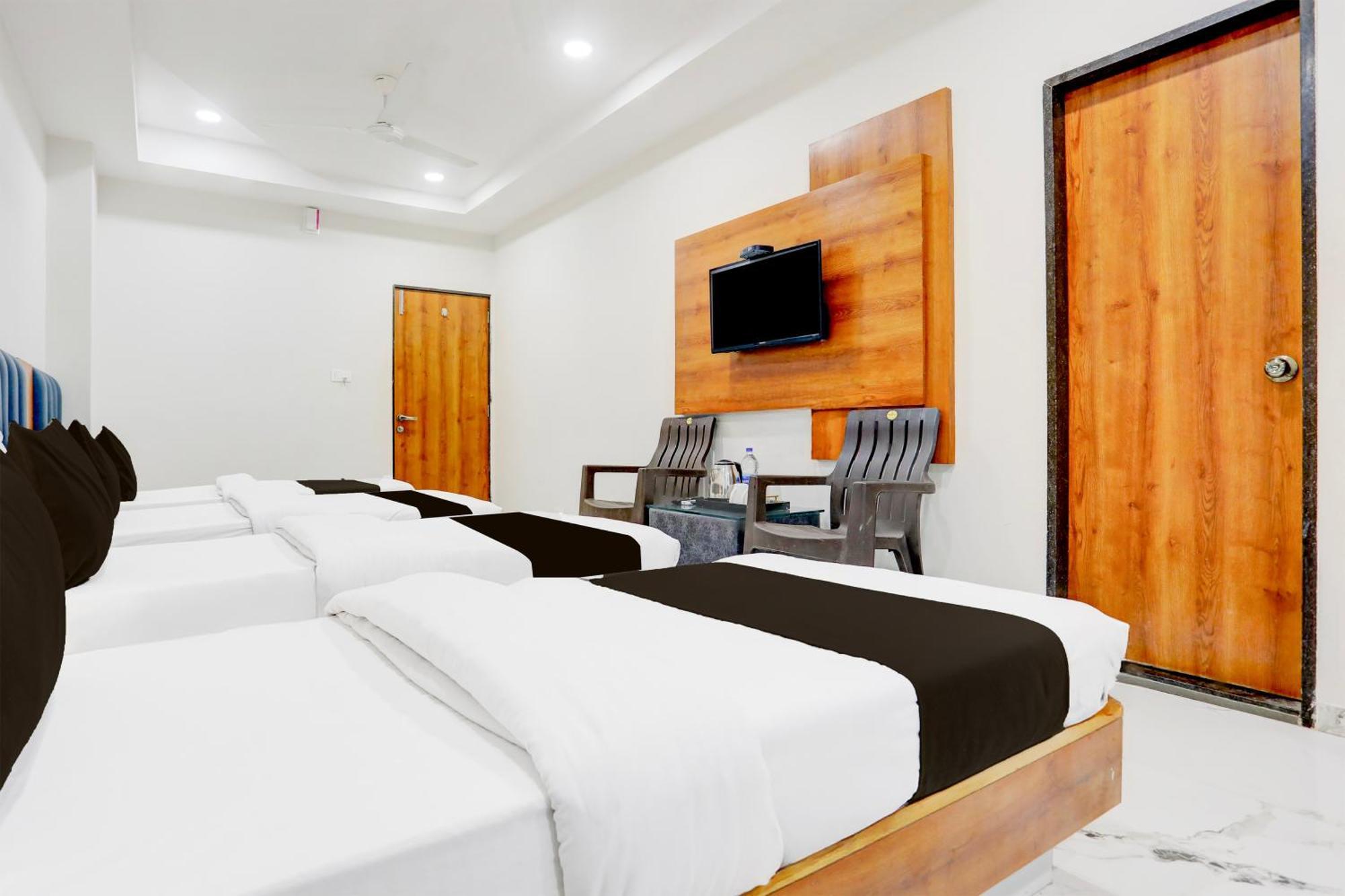 Super Townhouse Ambaji Formerly Hotel Kardhar Inn Екстериор снимка