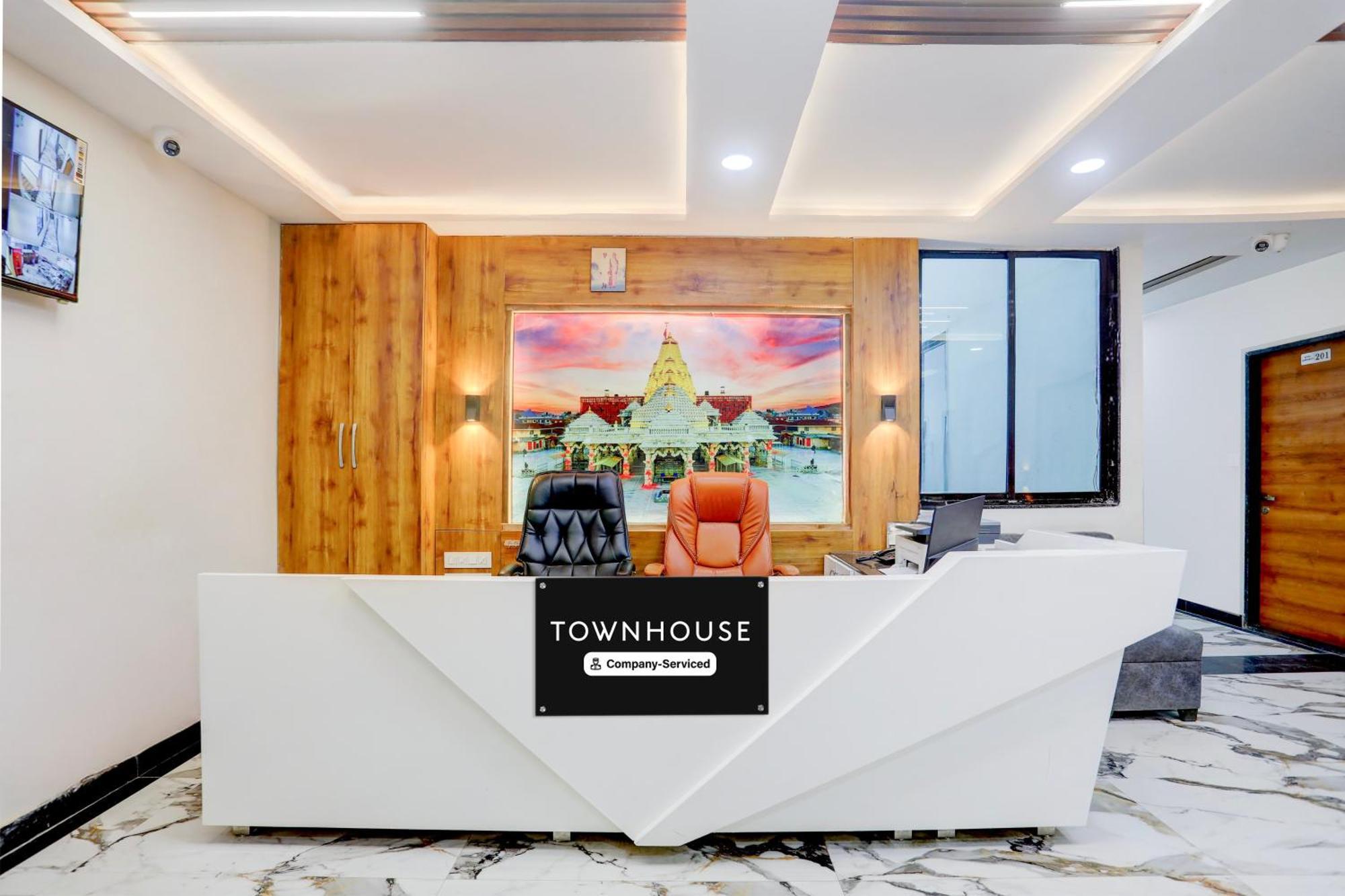 Super Townhouse Ambaji Formerly Hotel Kardhar Inn Екстериор снимка