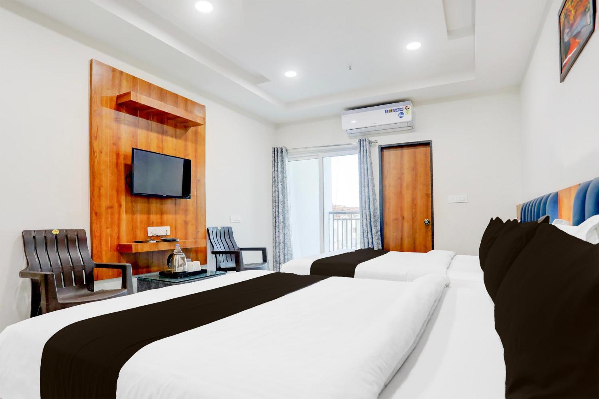 Super Townhouse Ambaji Formerly Hotel Kardhar Inn Екстериор снимка