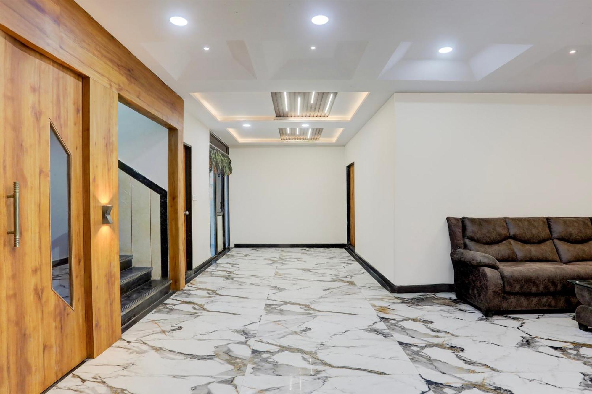 Super Townhouse Ambaji Formerly Hotel Kardhar Inn Екстериор снимка