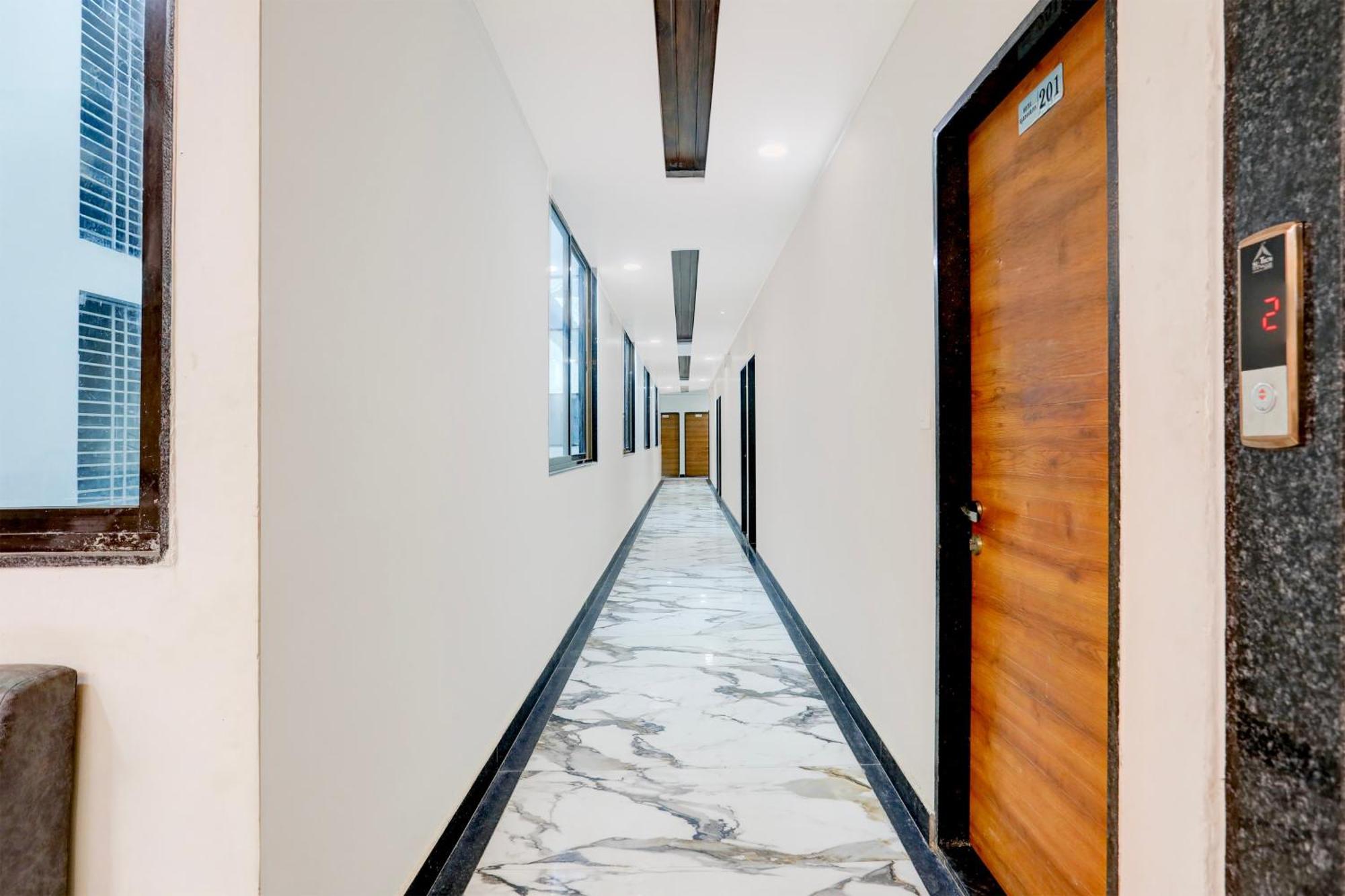 Super Townhouse Ambaji Formerly Hotel Kardhar Inn Екстериор снимка