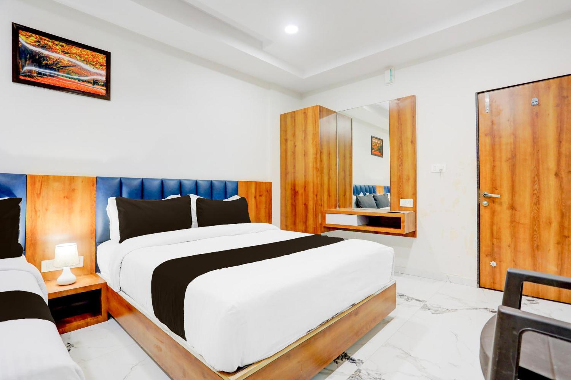 Super Townhouse Ambaji Formerly Hotel Kardhar Inn Екстериор снимка