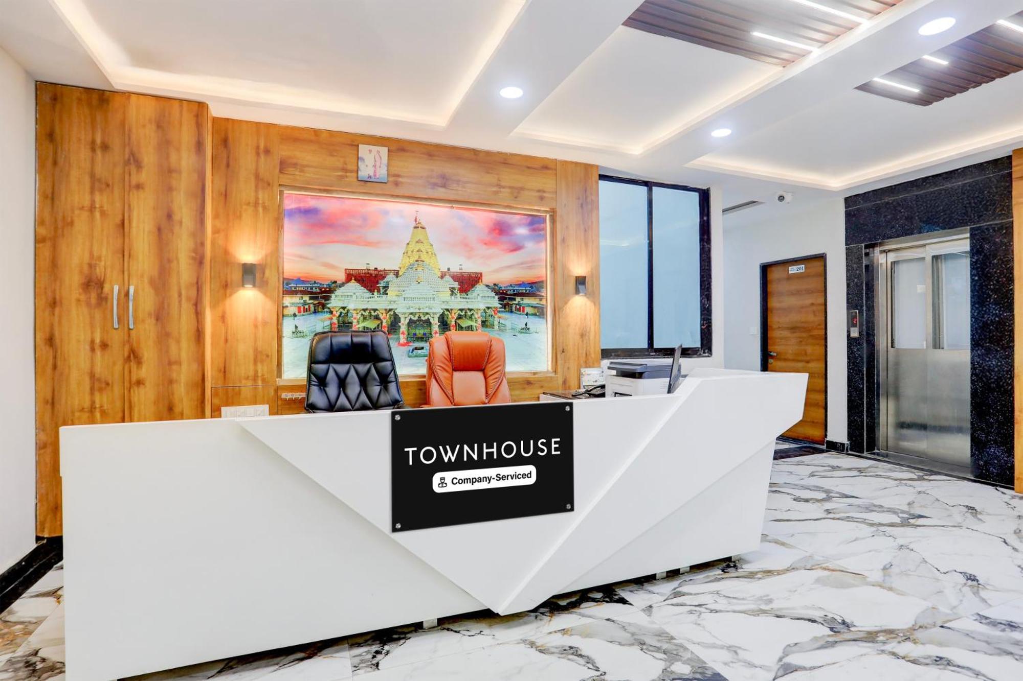 Super Townhouse Ambaji Formerly Hotel Kardhar Inn Екстериор снимка